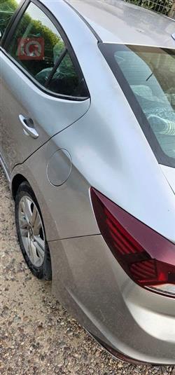 هیوندای ئەلەنترا